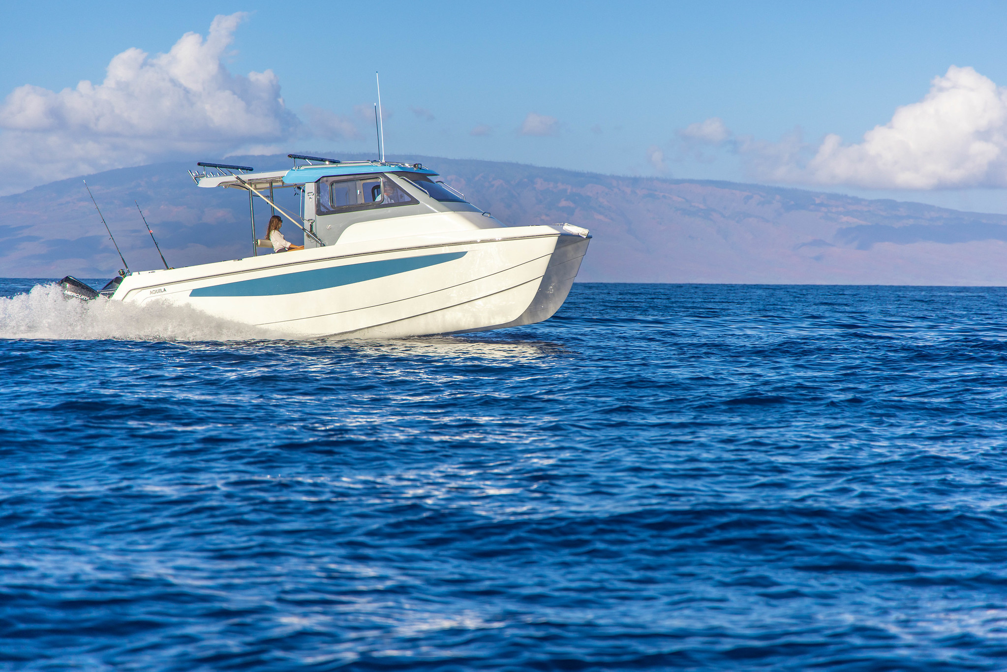 Aquila 28 Molokai Cuddy